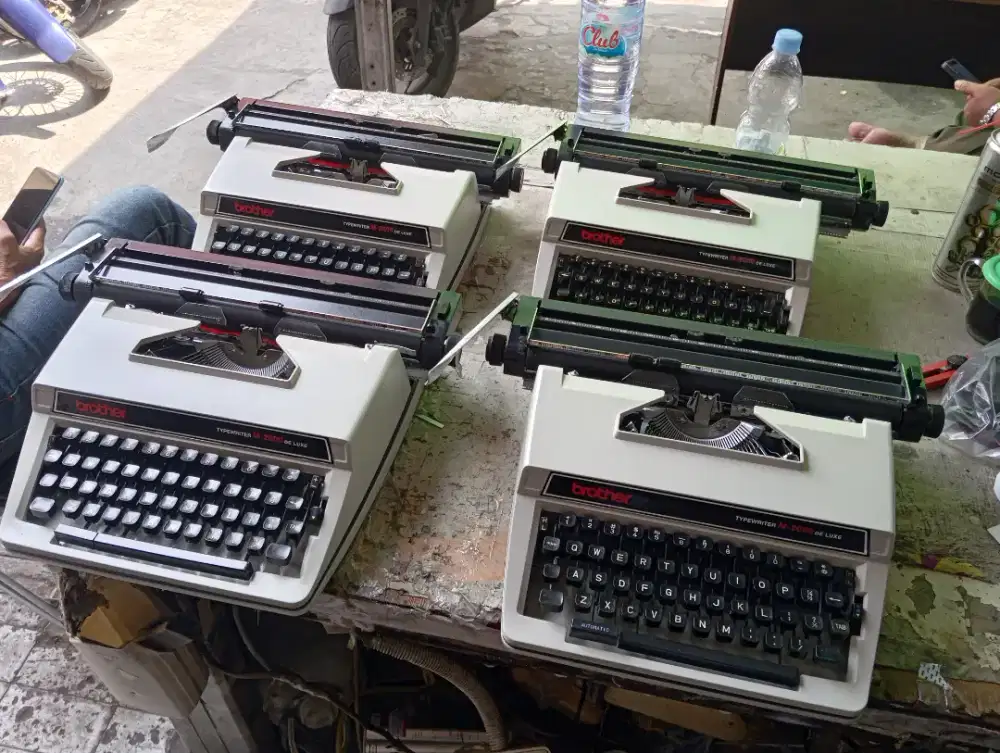 Mesin ketik Manual 13