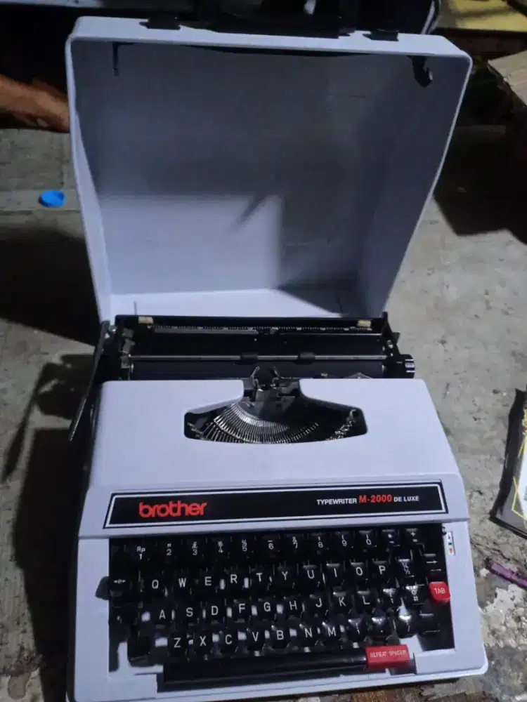Mesin ketik manual 9
