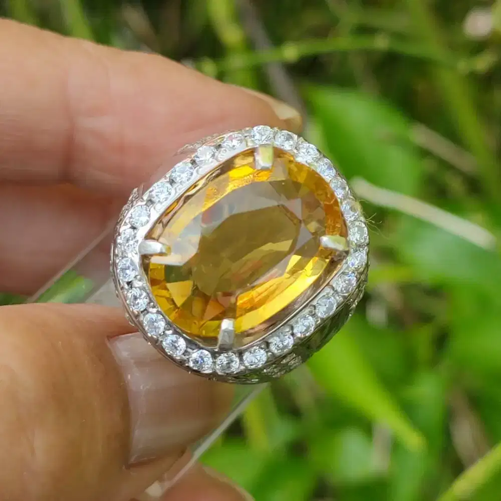 Natural Yellow Beryl Heliodor 7.52 Carats Bersertipikat
