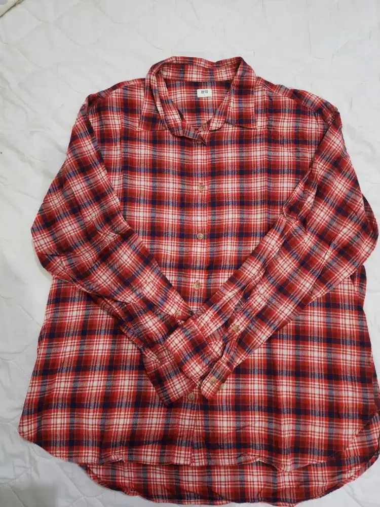 Kemeja unisex Uniqlo