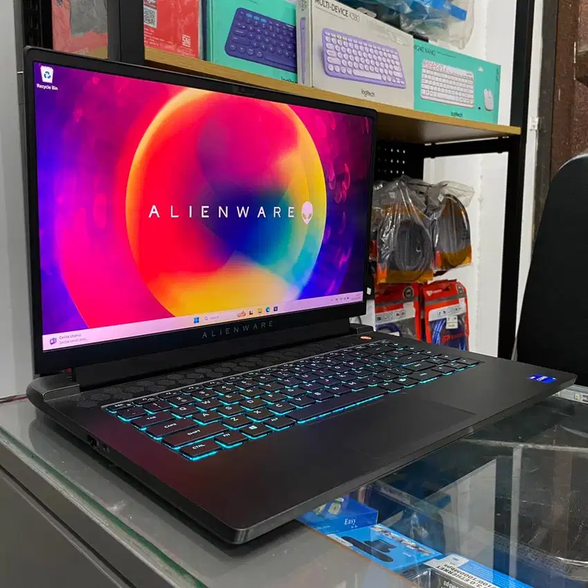 Alienware M15 R6 Intel i7 11800H Nvidia RTX 3050 Ti RAM 16 GB SSD 1 TB