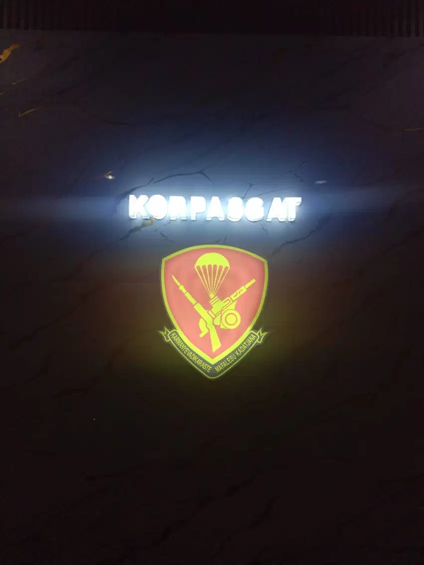 Neon Box & Huruf Timbul custom nyala