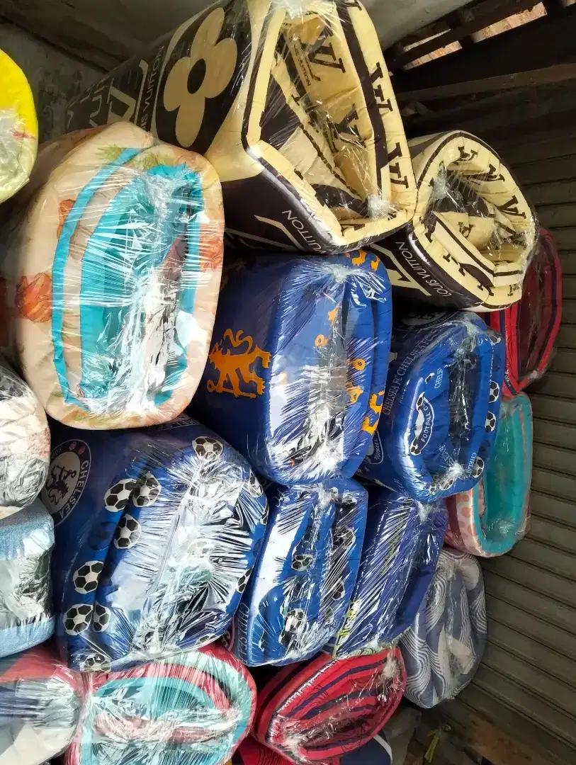 Kasur gulung lante lantai busa bantal nempel