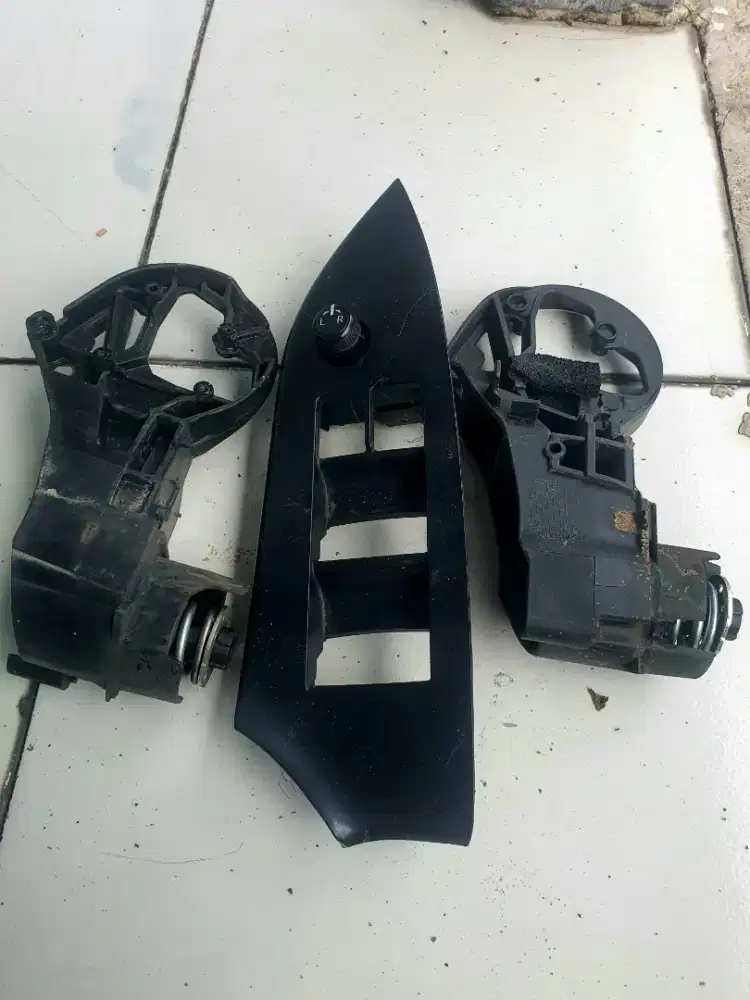 Panel Switch Power Window dan bracket spion original Innova Reborn