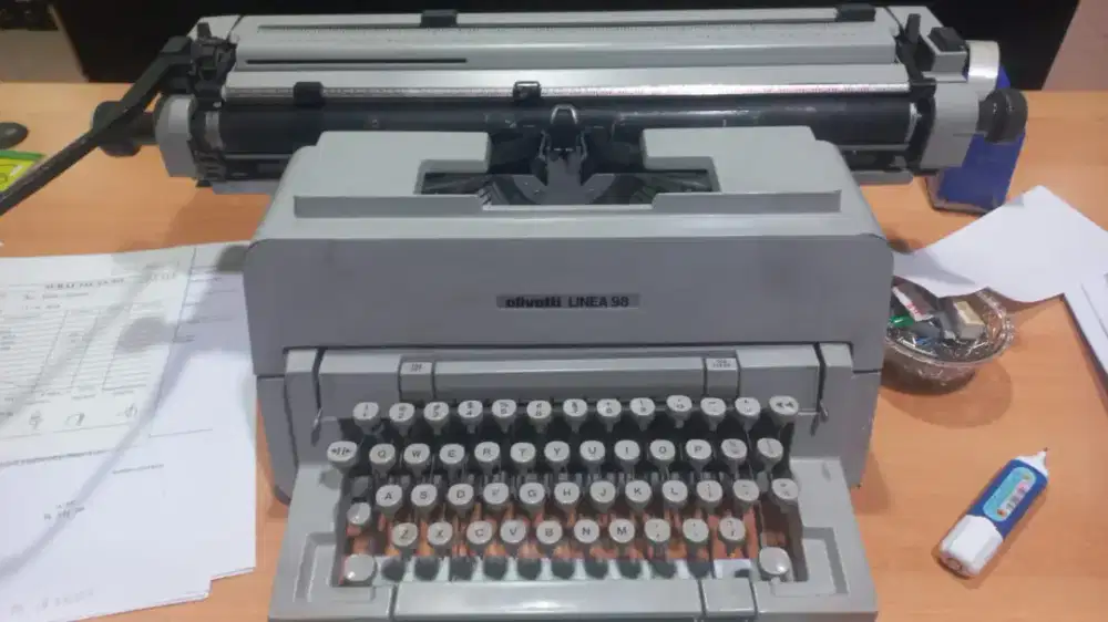 Mesin ketik manual 18