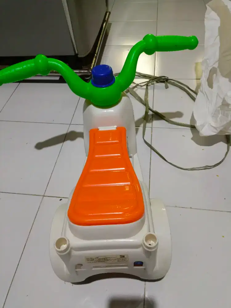 Mainan anak model sepeda