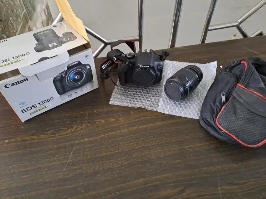 Camera DSLR CANON EOS1300D wifi