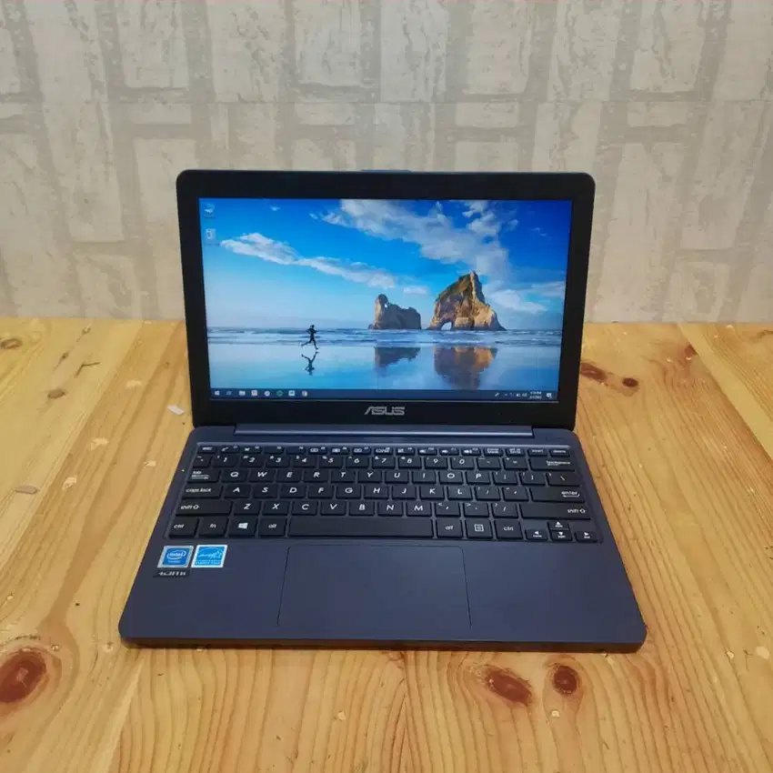 Notebook Asus E203M No Minus Lancar