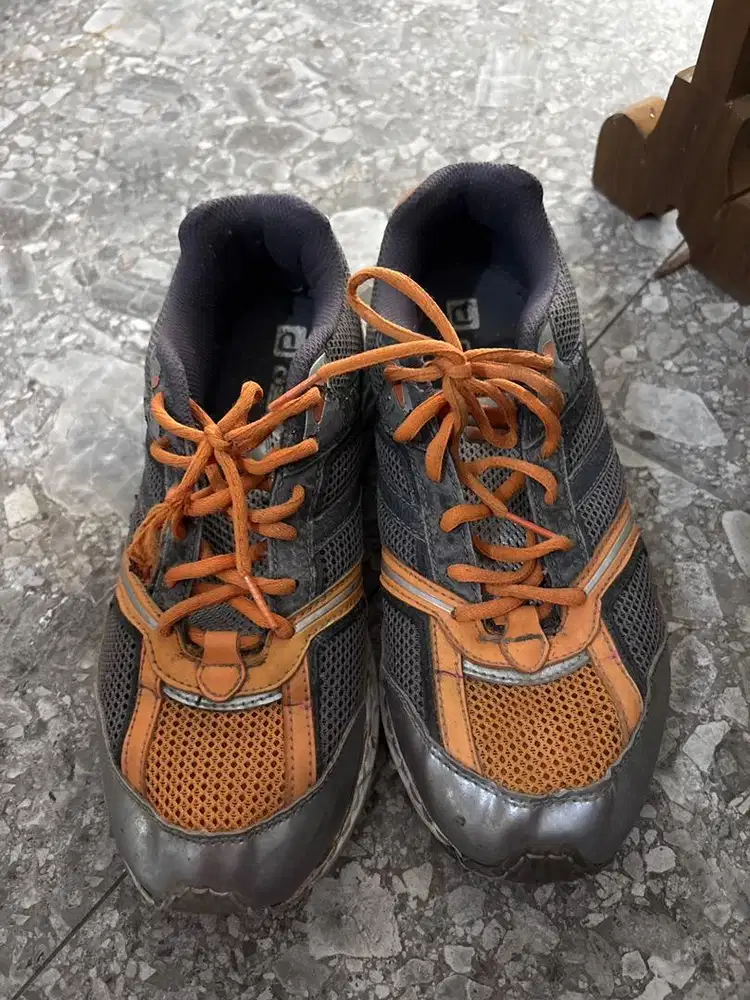 sepatu joging running dezle uk 41