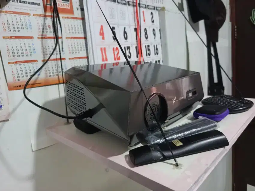 Proyektor android yourdey one xs mulus jarang dipake