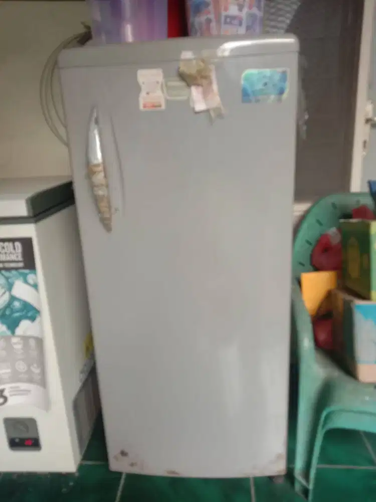 Kulkas TOSHIBA Freezer 6 Rak Istimewa