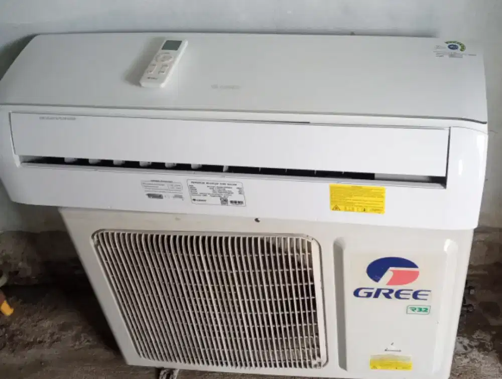 AC merk GREE 1.5 PK ( freon R32 ) Original