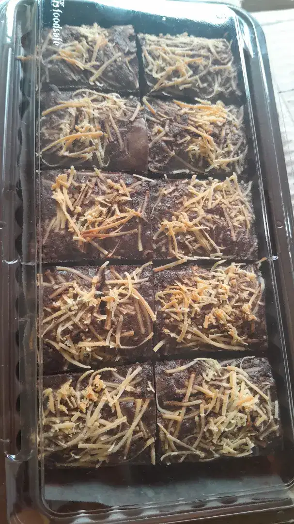 Brownies panggang toping keju