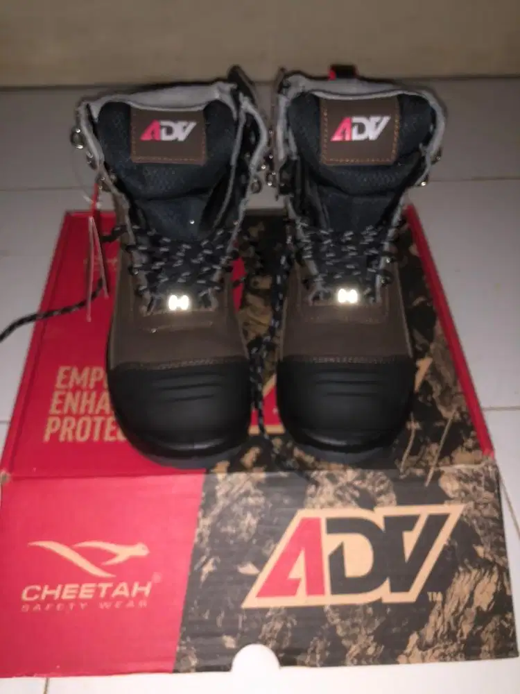 Sapatu safety zise 40