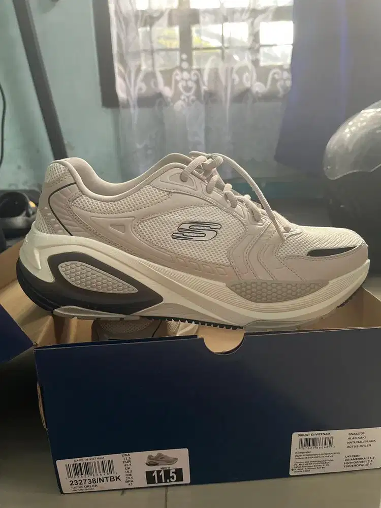 Skechers Air-Cooled Memory Foam - Size 11.5 US