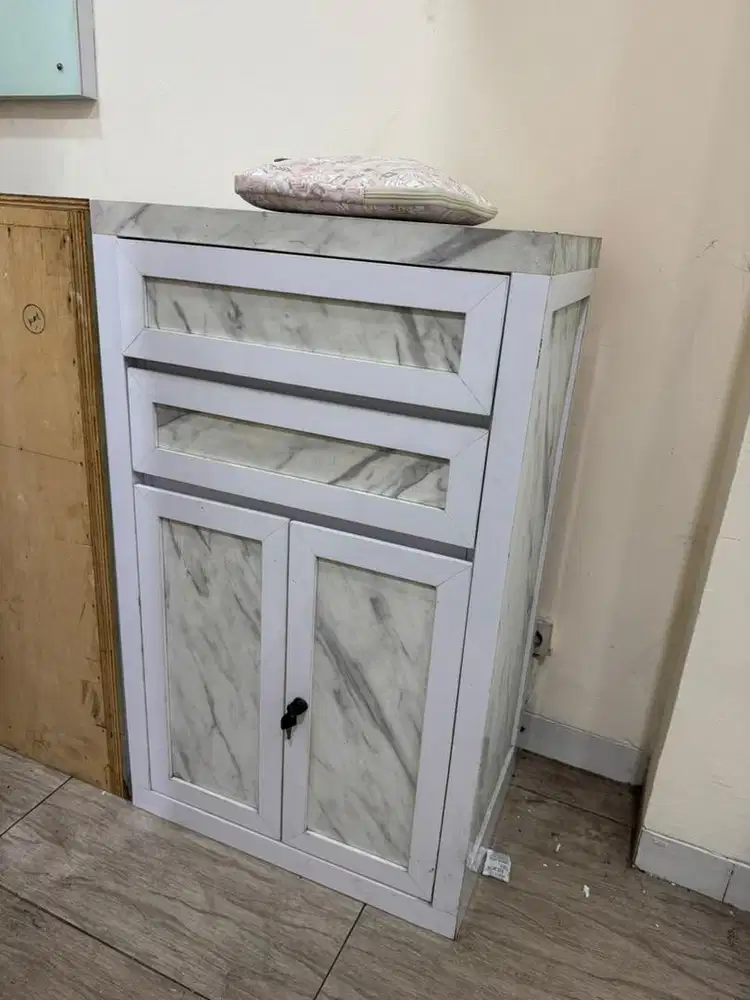 Lemari baju atau pakaian serbaguna murah