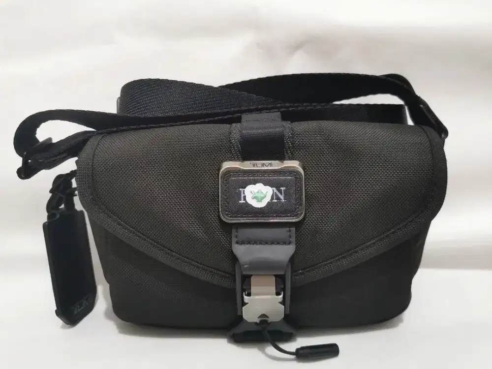 Tumi Alpha Compass Black crossbody sling bag pria tas original