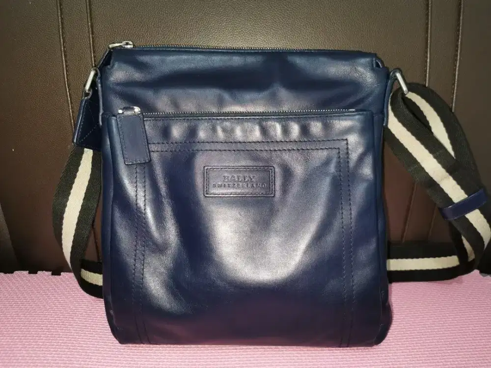 Bally Tuston Leather crossbody sling bag tas