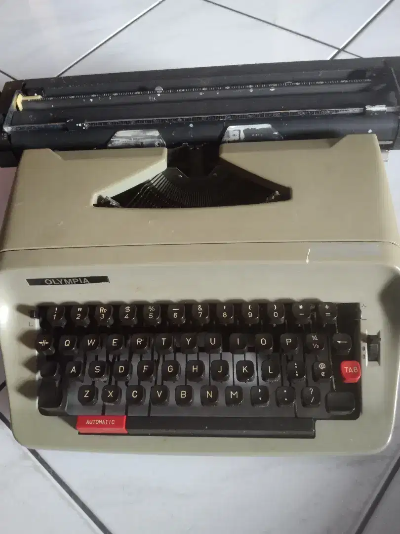 Dijual mesin tik olympia manual