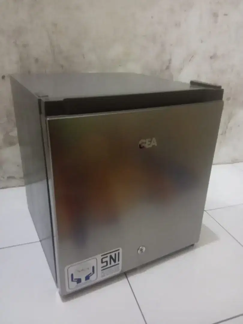 KULKAS MINIBAR GEA LIKE NEW