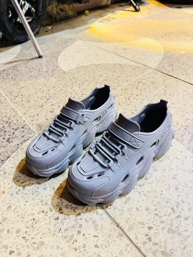 Sepatu Sandal/Sendal Cewek ukuran 41/42 masih bagus siap pakai