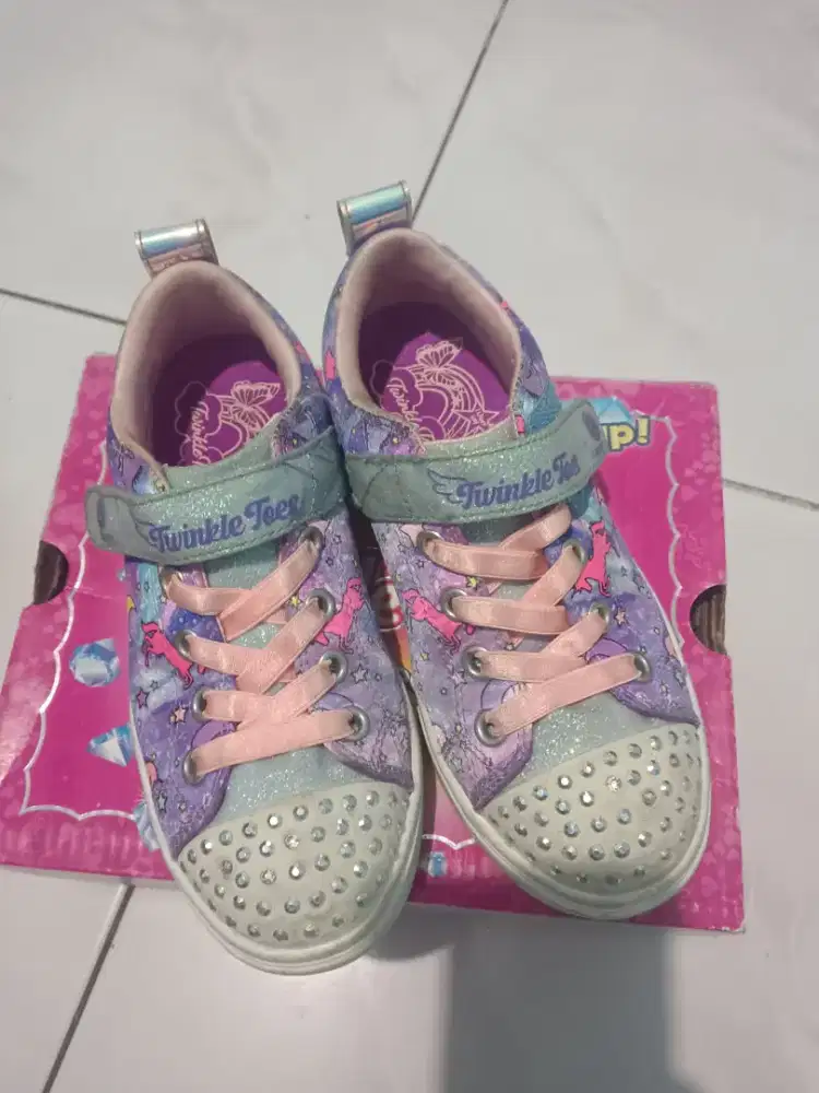 Sepatu skechers anak twingkle toes