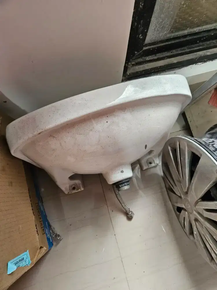 Wastafel Toto kondisi bagus