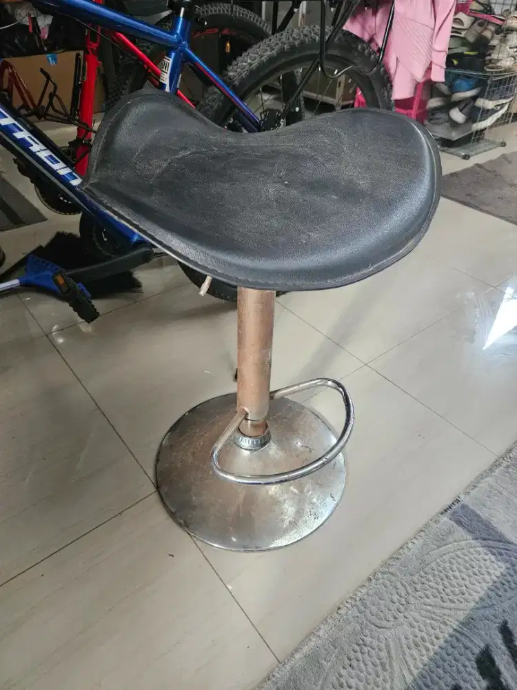 Kursi Besi rias komputer