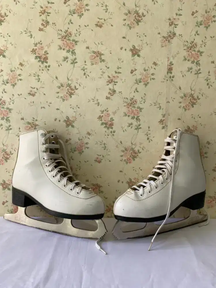 Sepatu Ice Skating No. 34, American Athletic