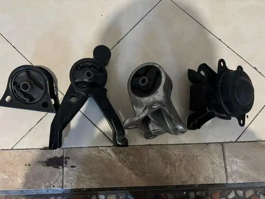 Engine Mounting Grandis 1 Set