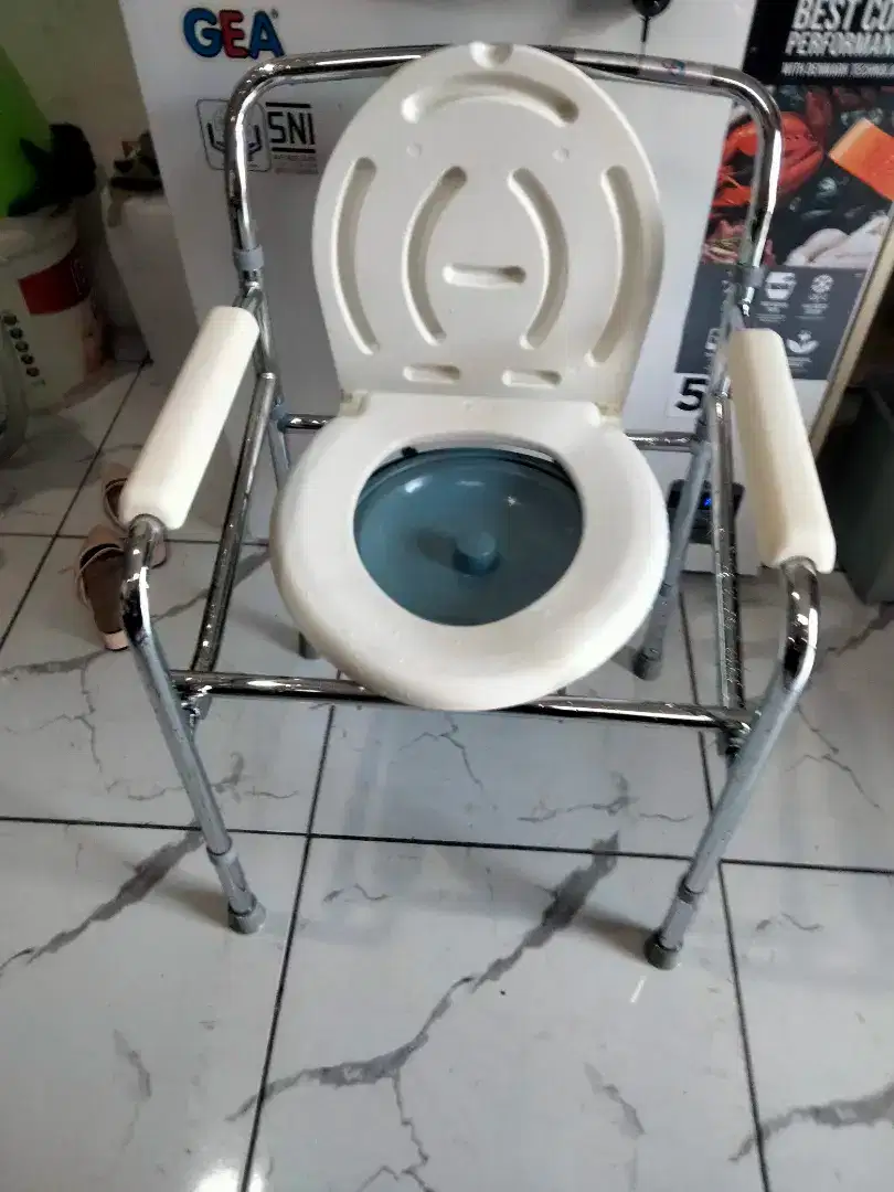 Kursi BAB lansia sella