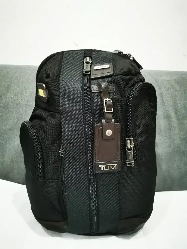 Tumi Saratoga sling bag tas