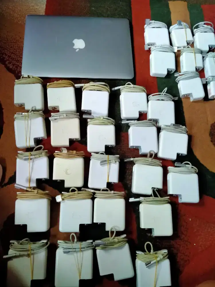 Apple MagSafe charger for macbook, normal charging test on,munner