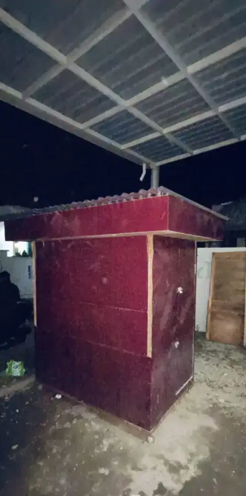 KONTAINER BEKAS BEBERAPA BULAN PEMAKAIAN