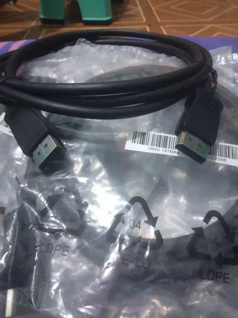 Display port merk Bizlink, panjang 2 meter