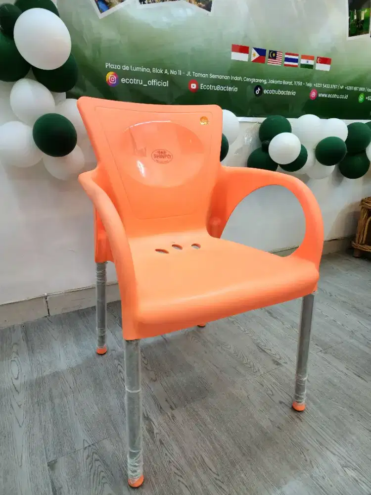 Kursi Plastik Super Tebal Kaki Besi Kuat Kokoh Warna Orange