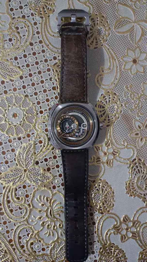 Jam tangan bekas atau second. Seven Friday Rp 1.000.000
