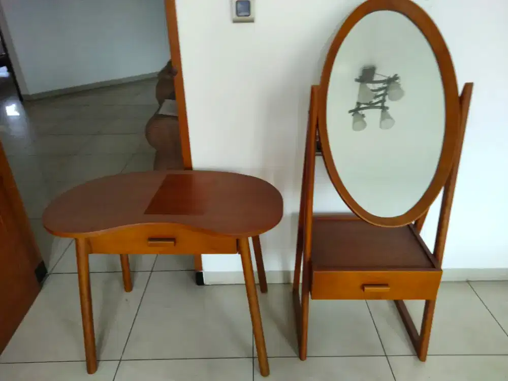 Mejia Dan Kaca Rias.