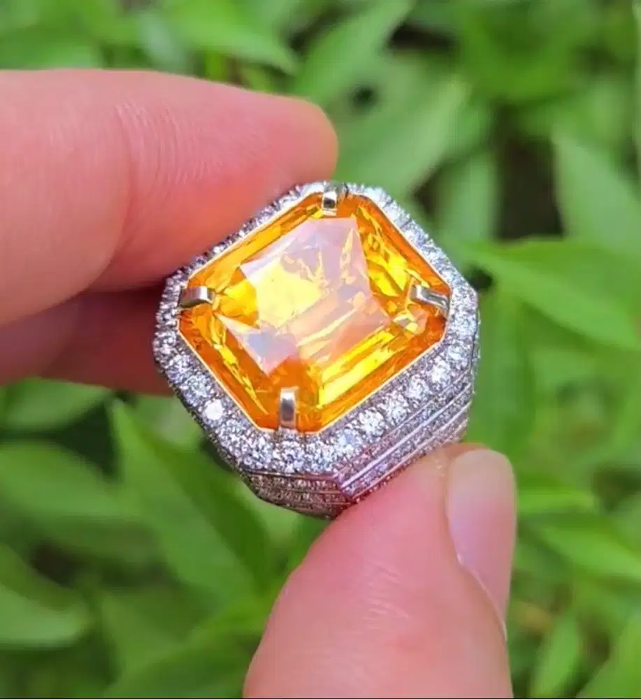 Natural Yellow Saphire 15 ct Srilanka