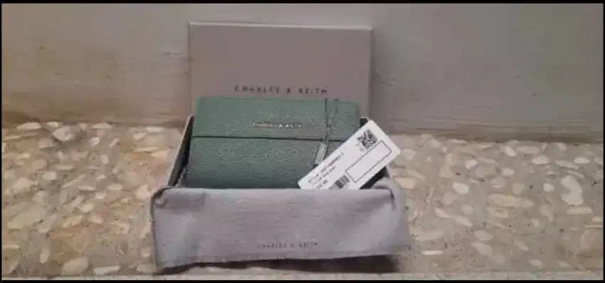 Dompet Zip Top Charles & Keith (Ori)