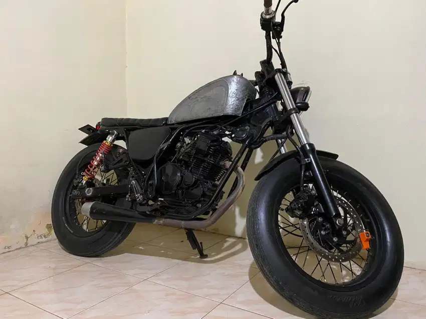 Scorio custom bobber bratstyle.