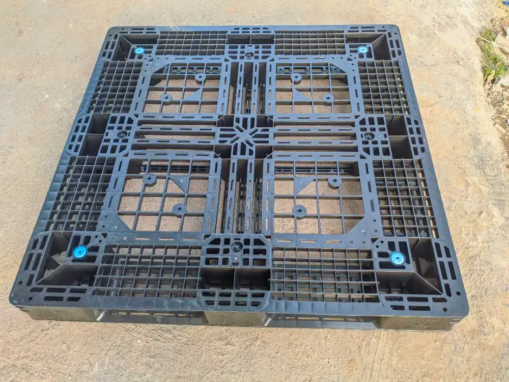 Palet plastik bekas kondisi 90%