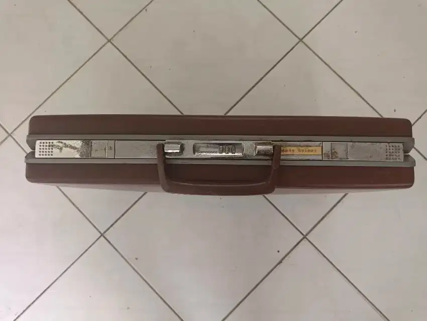 Vintage Samsonite briefcase (no key)