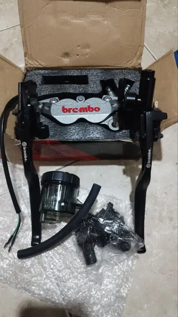 Kaliper pala babi bremboo universal (kanan)