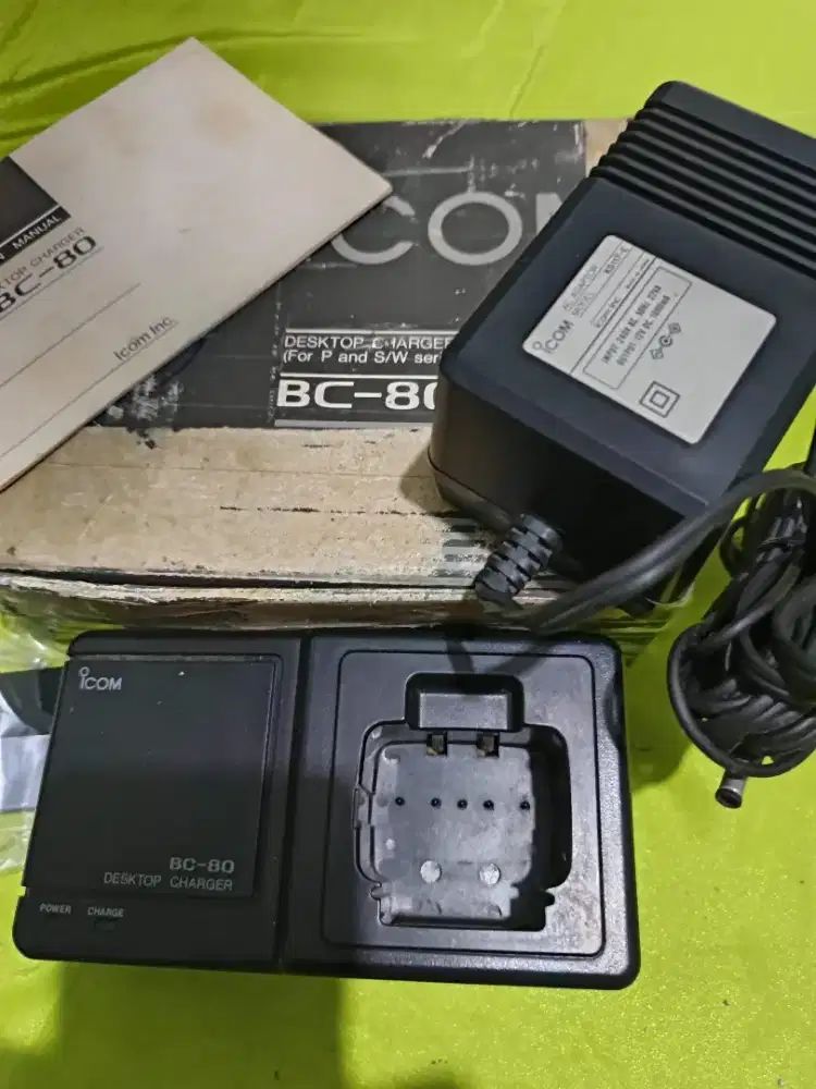 Icom desktop charger