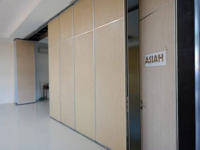 Partisi ruangan Lipat Geser