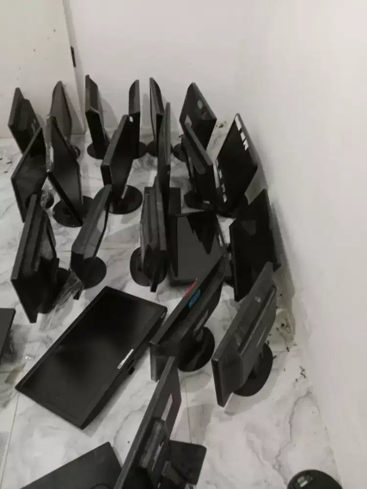 TERIMA JUAL/BELI KOMPUTER BEKAS,SATUAN,LELANGAN,DAN BORONGAN EX KANTOR