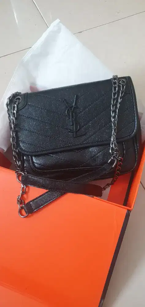 Tas wanita slingbag Yves Saint Laurent (YSL) size 27