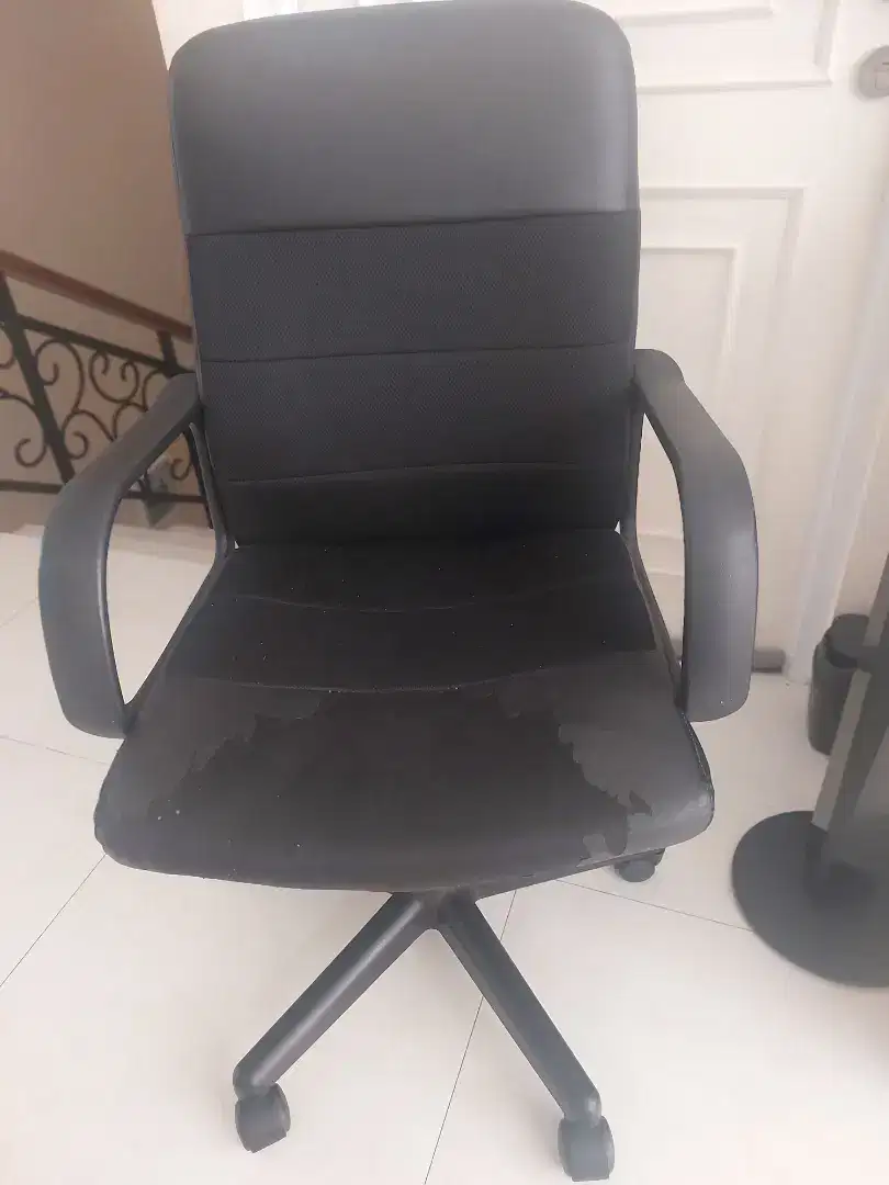 Kursi Kantor Informa Bekas