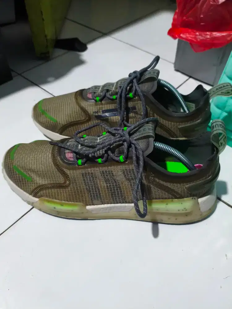 Sepatu running adidas nmd r1 v3 green boost
